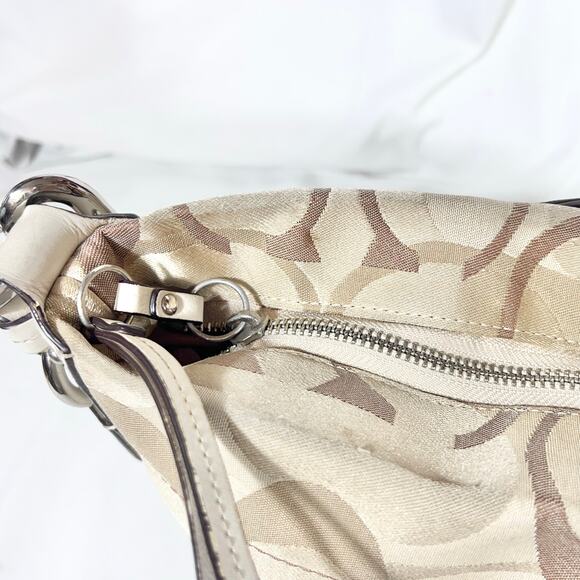 Coach Carly Signature Optic Shoulder Bag No. H0826-11960 Beige 2008 - Picture 15 of 16